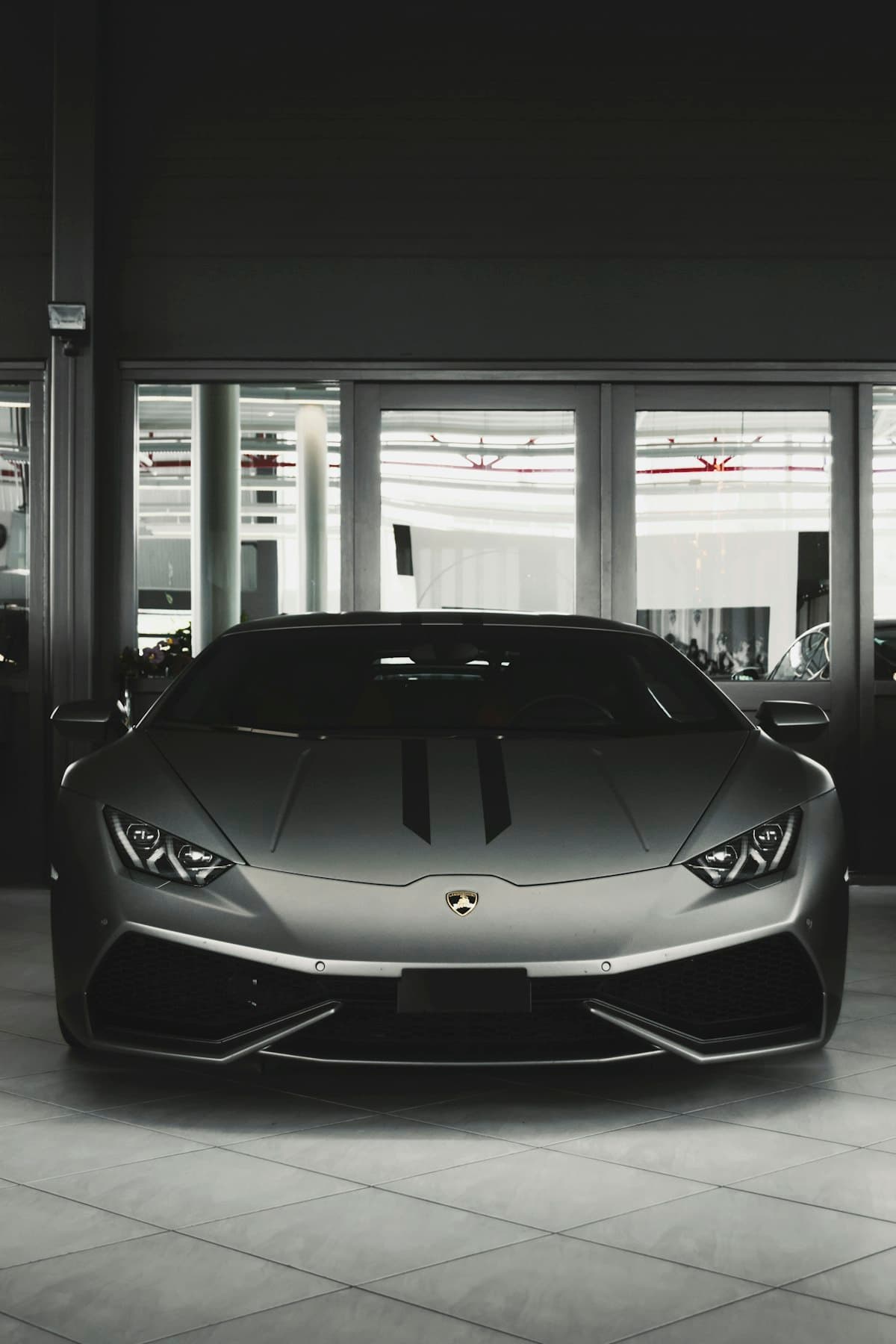Esportivo premium no showroom